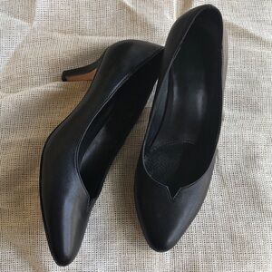 Vaneli Low Heel Pumps Black Leather Size 4 1/2